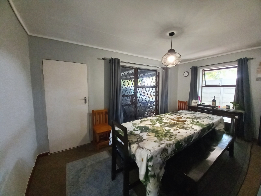 To Let 4 Bedroom Property for Rent in Rouxville Western Cape